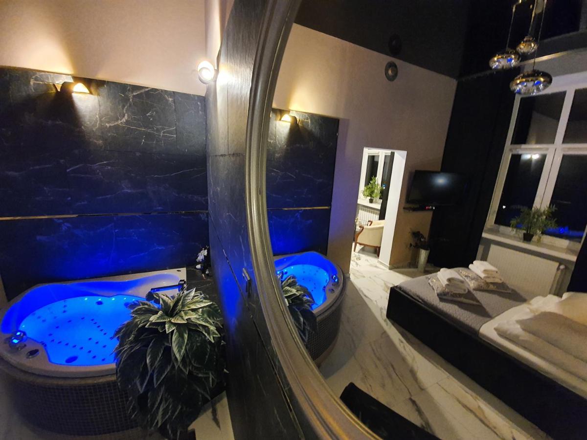 Deluxe Suite Spa Bath