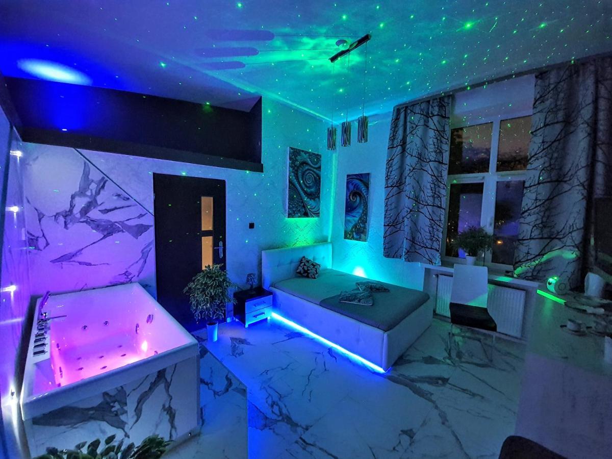 Studio Spa Bath