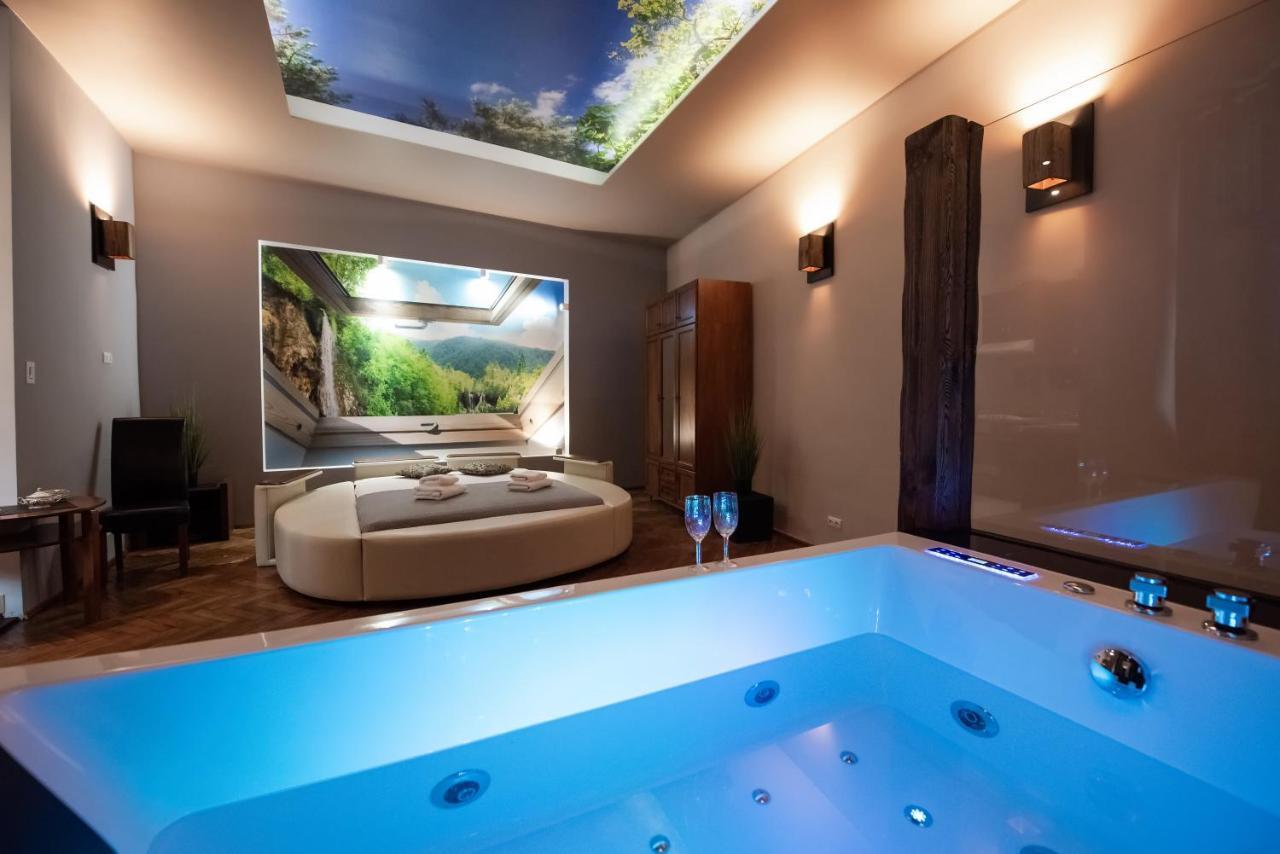 Queen Suite Spa Bath