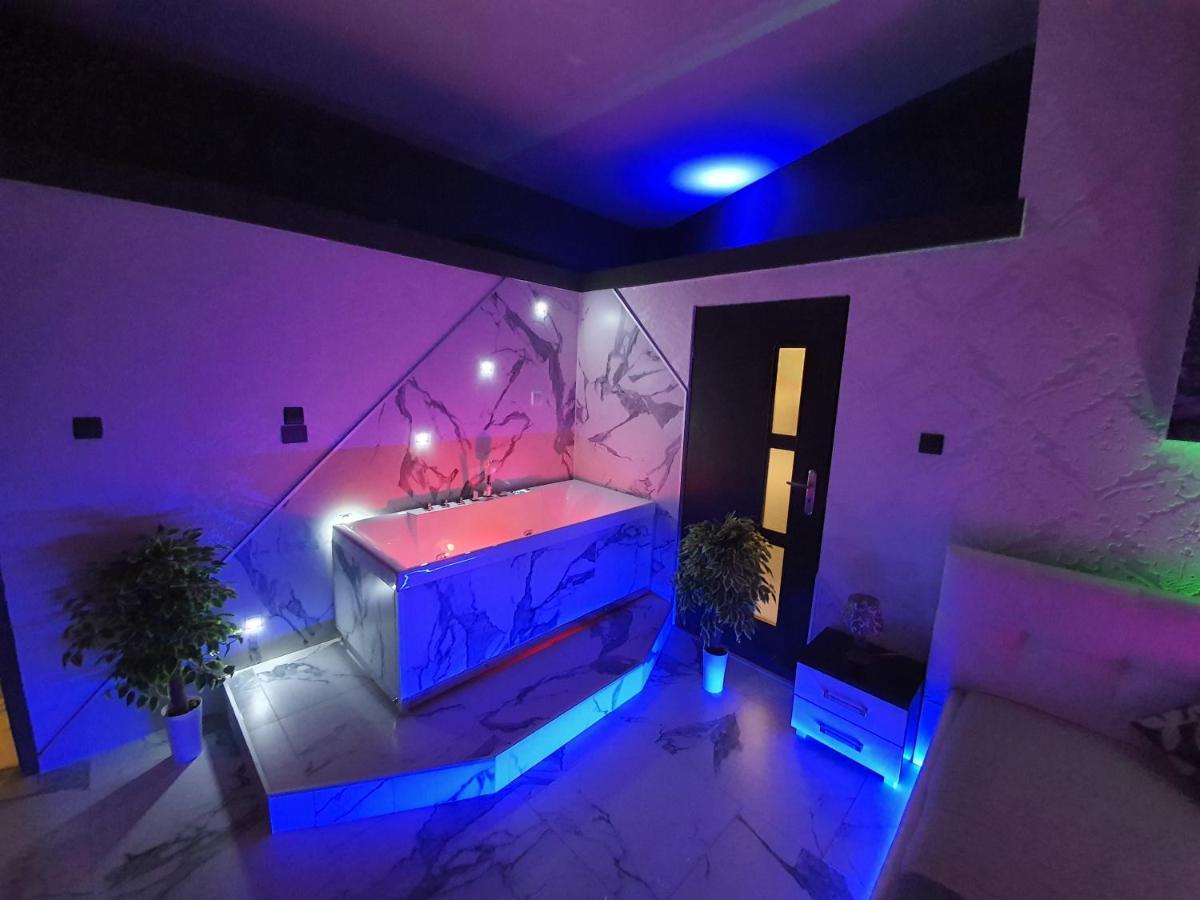 Studio Spa Bath