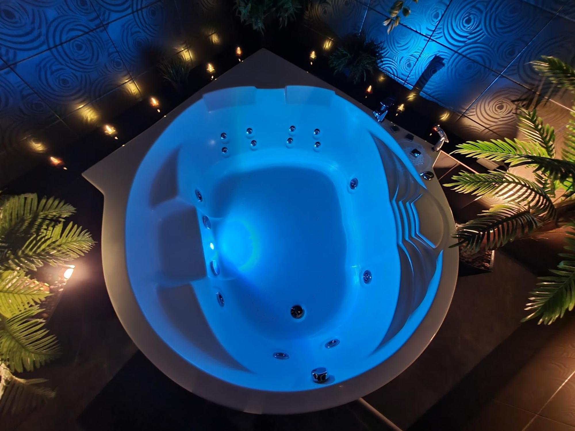 King Suite Spa Bath